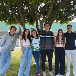 Estudantes de Letras contemplados no programa