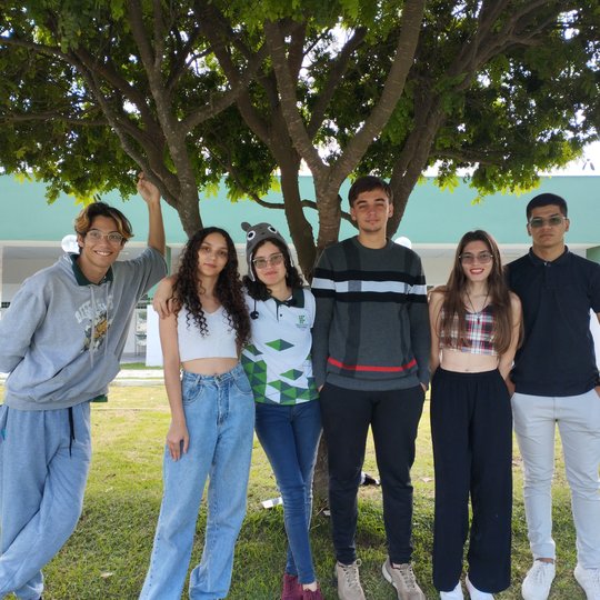 Estudantes de Letras contemplados no programa
