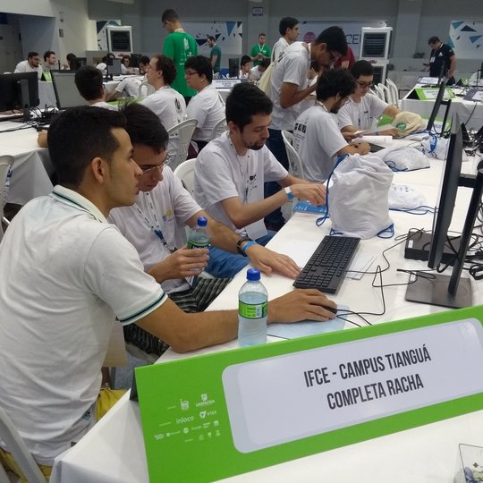 #10943 Alunos participam de etapa final em maratona de programação