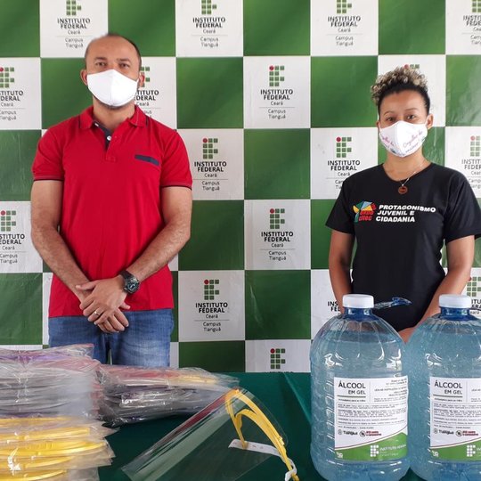 #11224 IFCE Tianguá realiza doação de álcool em gel e máscaras Face Shield
