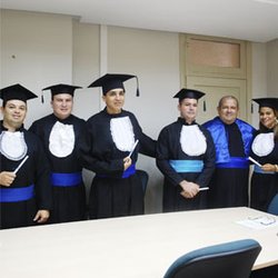 #12980 Alunos colam grau e celebram término do curso