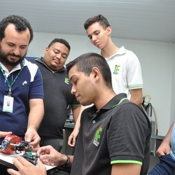 #13138 Equipe apresenta controlador de direção para veículos