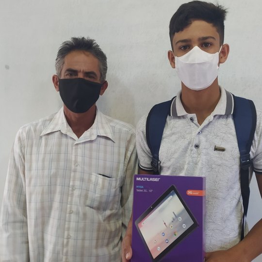 #13763 Crato inicia entrega de tablets a estudantes