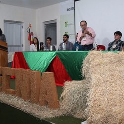 #13846 Semana da Zootecnia debate direitos trabalhistas na agricultura