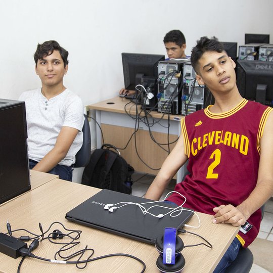 #13856 Alunos se preparam para competições na área de TI