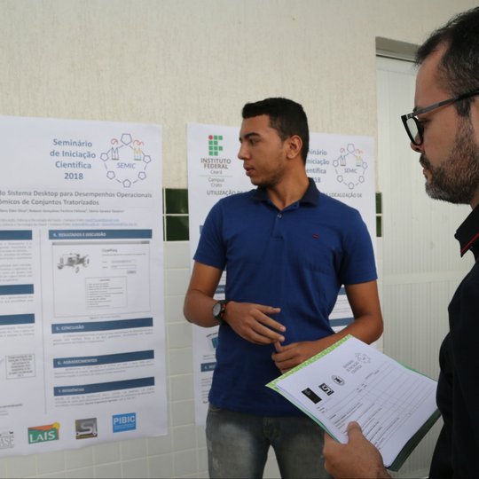 #13894 Estudantes apresentam pesquisas no SEMIC