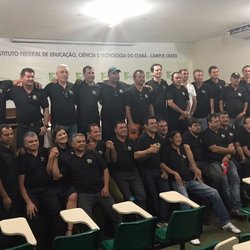 #13964 Ex-alunos promovem encontro no campus