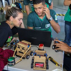 #14013 Competição de robótica abre a Sematec