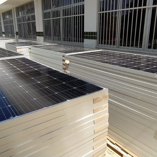 #14059 Crato recebe placas para geração de energia solar