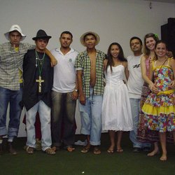 #14458 Ex-aluna homenageia colegas e antigos professores com cordel