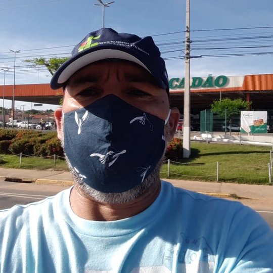 #14726 Professor arrecada recursos para confecção de máscaras