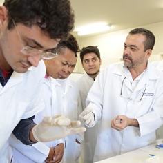 #18457 Campus sedia pesquisa na área de Biologia Molecular 