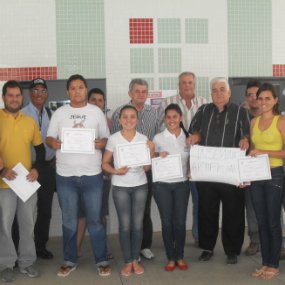 #19237 Limoeiro certifica 60 alunos em extensão