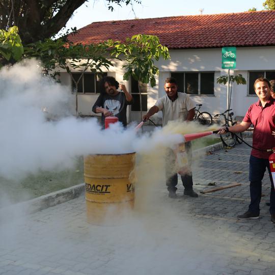 #19678 Segurança do Trabalho promove treinamento para combate a incêndios