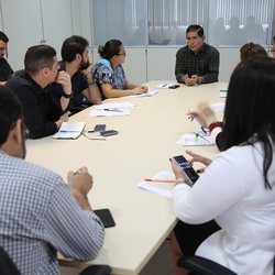 #19967 Reitor recebe representantes sindicais em reunião