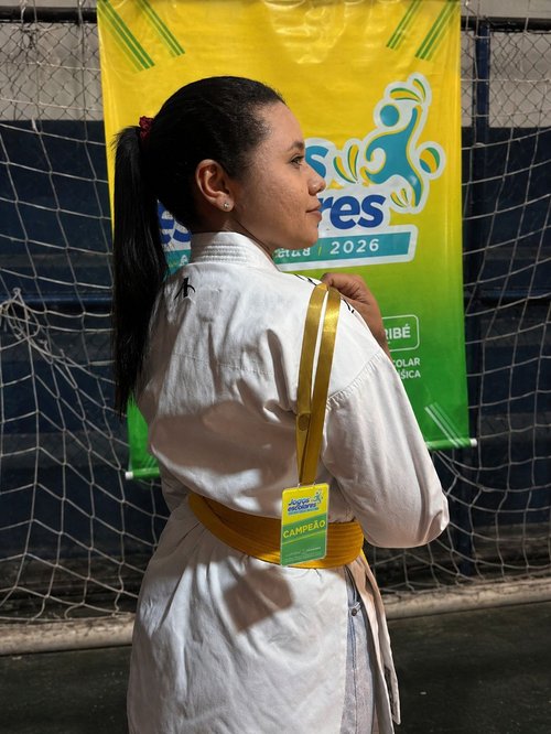 Beatriz Alexandre, estudante de Jaguaribe campeã no karatê (Foto: Arquivo pessoal)