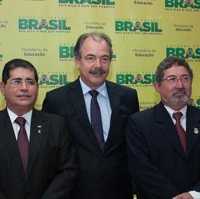#21138 Virgílio Araripe toma posse como reitor