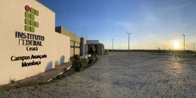 Fachada do Campus Mombaça