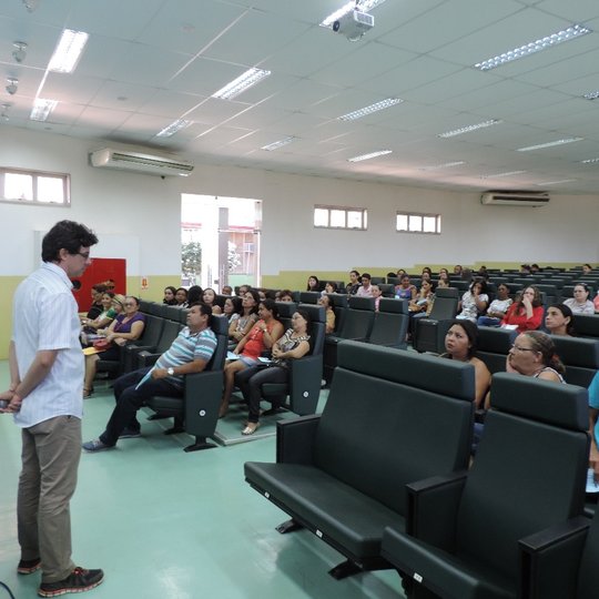 #2695  Encontro debate relação entre tecnologia e educação 