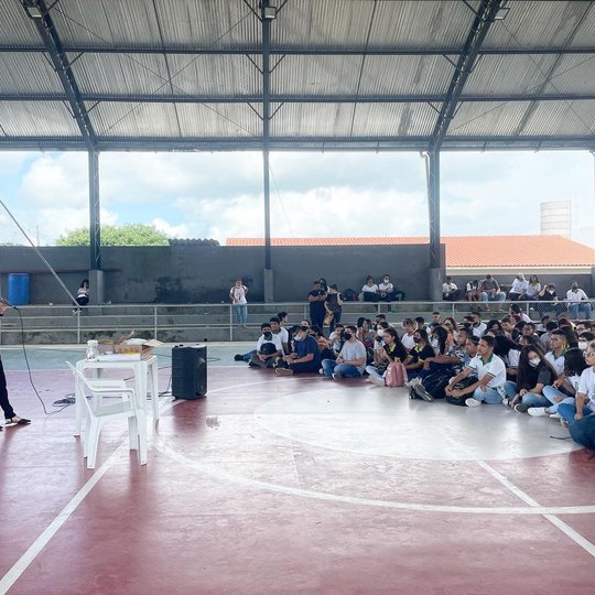 #6900 Em alusão ao Maio Laranja, assistente social realiza palestra no campus de Caucaia