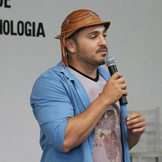 #8573 Neto de Patativa do Assaré lança livro no campus de Tauá