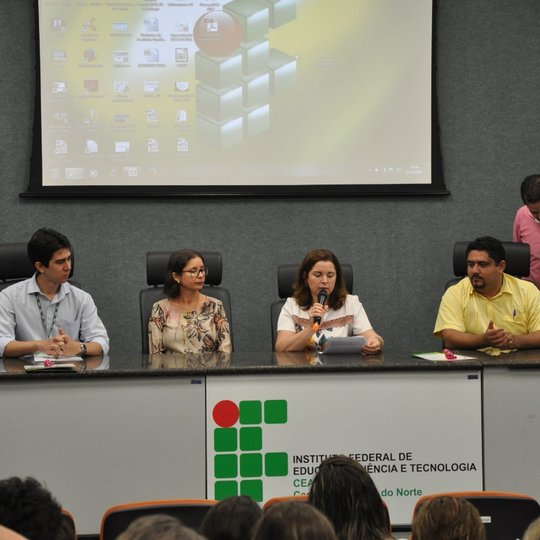 #9572 Limoeiro debate desafios e caminhos da Educação