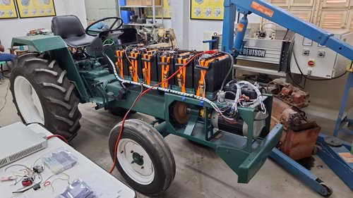 "Trator elétrico de pequeno porte para aplicação na agricultura familiar", liderado pelo professor Rodnei Régis