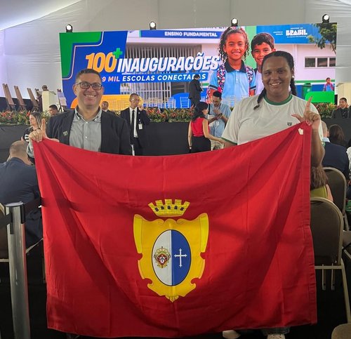 Diretor Mário Moreira e aluna Lara Elisabete Santana