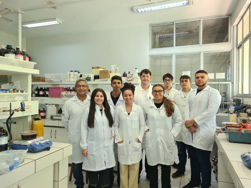Equipe responsável pela pesquisa do tratamento para combater infecções fúngicas e colaboradores da UFC