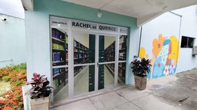 Fachada da biblioteca Rachel de Queiroz