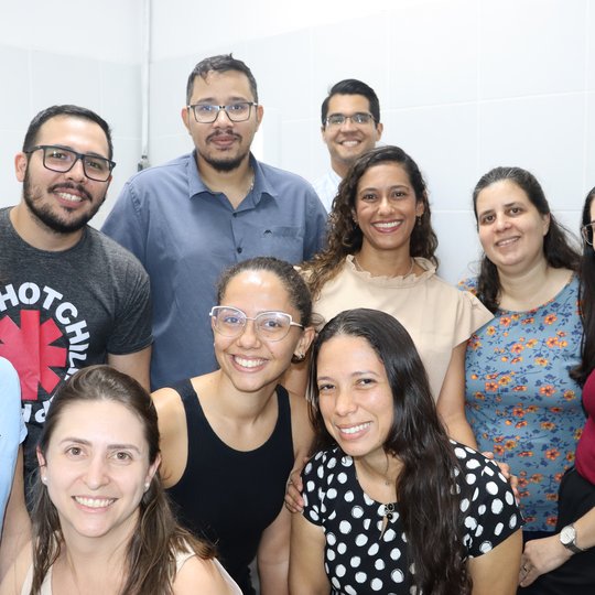 Limoeiro do Norte - Equipe Mestrado Alimentos recebe treinamento para uso do nariz eletrônico