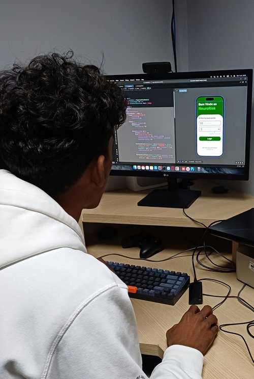 Erick durante o desenvolvimento do app NeuroRisk