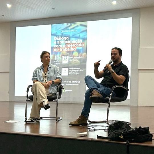Professora responsável pelo Setor de Estágios de Quixadá promove diálogo entre estudantes e empresas