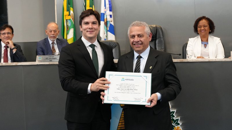 Natural de Baturité, reitor do IFCE é agraciado com título de cidadão de Fortaleza (Foto: Eugênio Pacelli/IFCE)