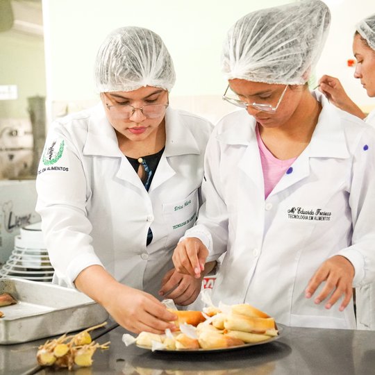 Uso de plantas medicinais para produção de alimentos (Foto Jonas Araújo)