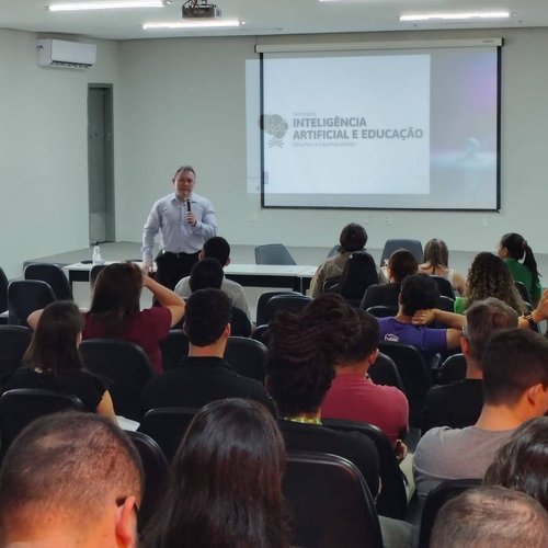 Palestra sobre inteligência artificial realizada pelo CREaD