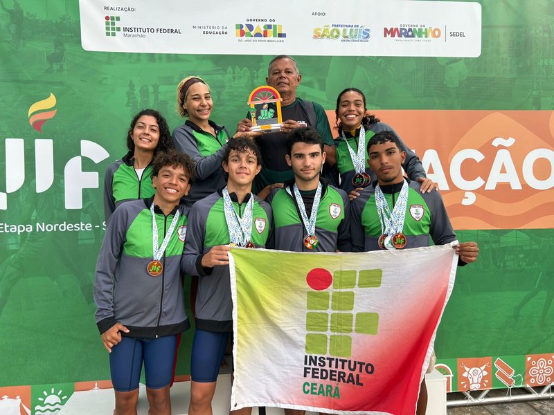 Equipe de natação do IFCE conquistou sete medalhas no JIF Nordeste. Foto: Ícaro Joathan