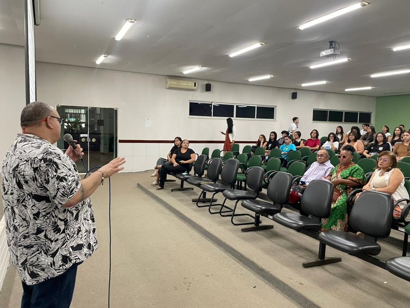 Lançamento do Livro A Resistência dos Vaga-Lumes