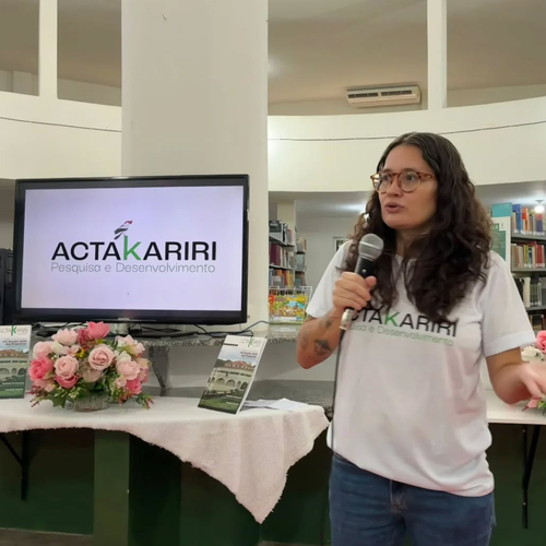 Edita-chefe da revista, Adriana Teixeira destaca importância da democratização da ciência