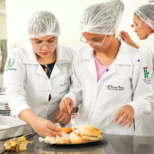 Pesquisa no IFCE estuda o uso de plantas medicinais na elaboração de alimentos